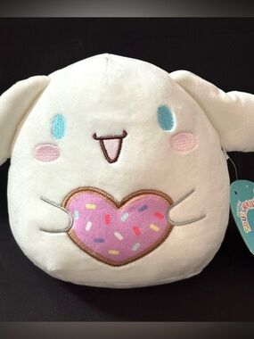 Squishmallows Cinnamoroll Holding Heart Cookie Plush Sanrio Hello Kitty 6.5” NWT
